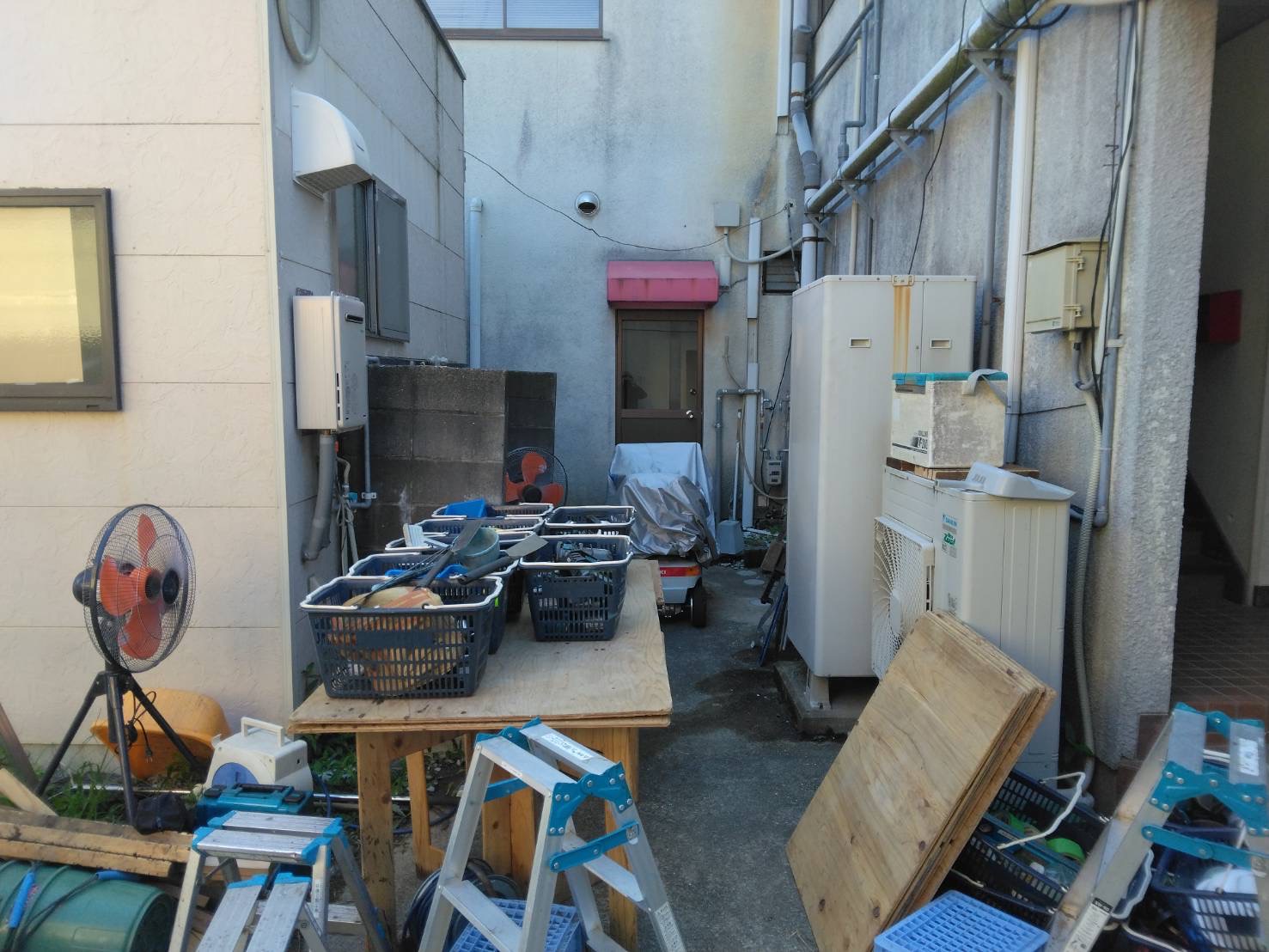 シニアカート用の屋根付き駐輪・駐車スペースを造作